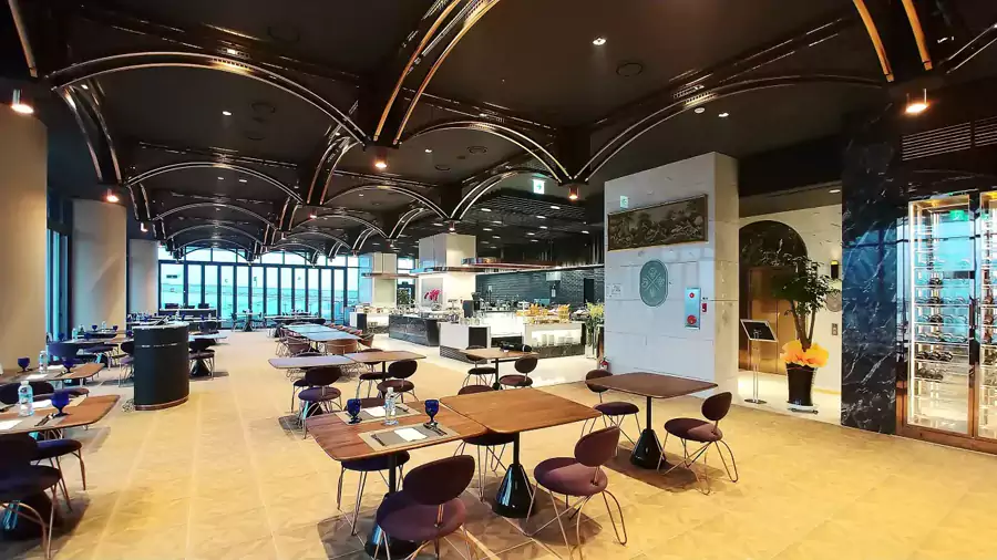 酒店内的餐厅也极具特色 酒店内的餐厅也极具特色