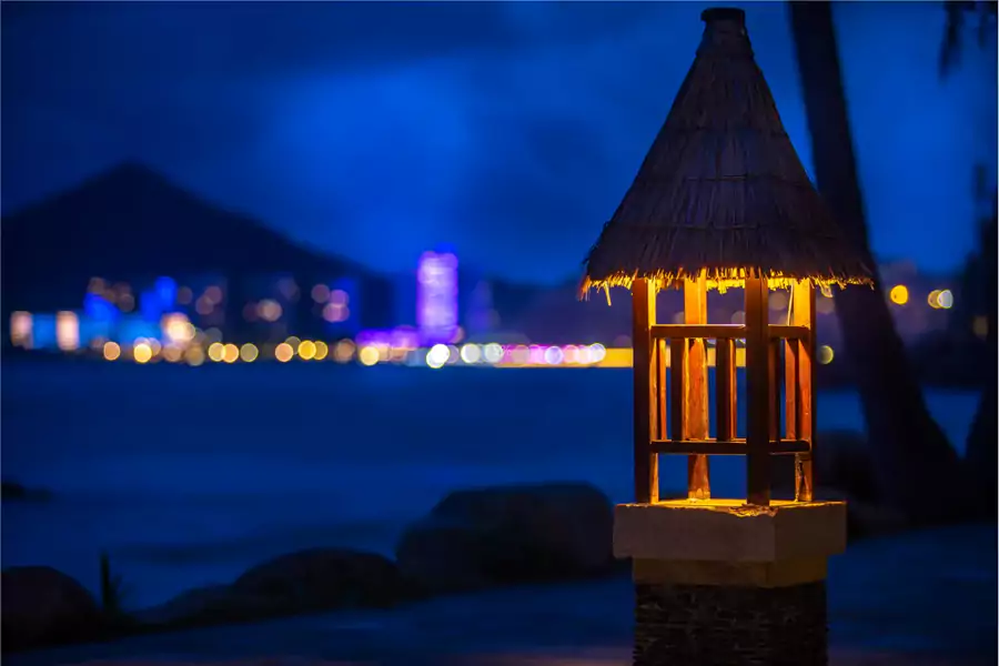 看着落日把海面染成金红 看着落日把海面染成金红