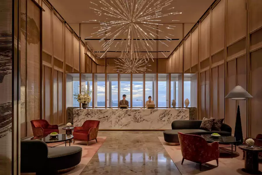 从4楼乘坐电梯到62层往左走就是大堂 从4楼乘坐电梯到62层往左走就是大堂