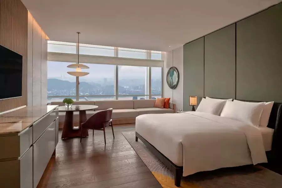 230 间客房分布于 54 至 61 层 230 间客房分布于 54 至 61 层