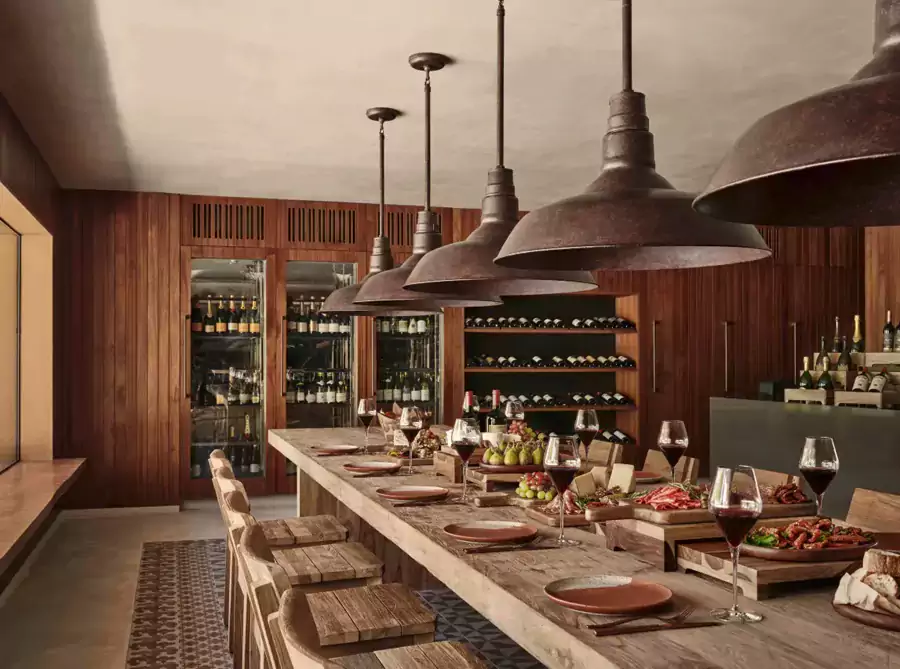 10 间各国风味的餐厅、酒吧与酒窖
