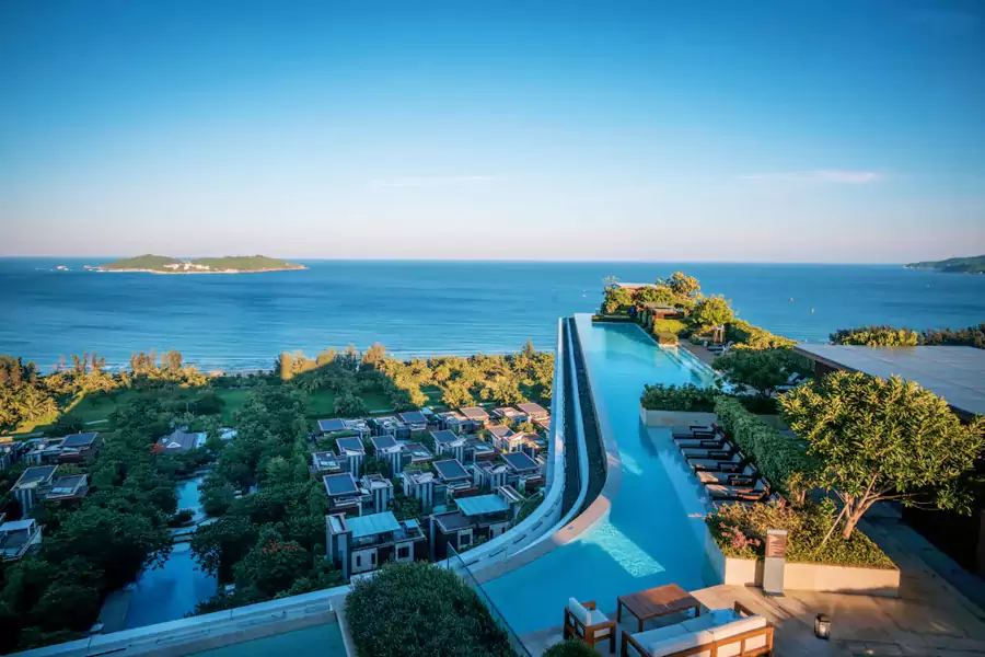 110 米天际无边泳池,绝对是酒店的网红打卡点 110 米天际无边泳池,绝对是酒店的网红打卡点