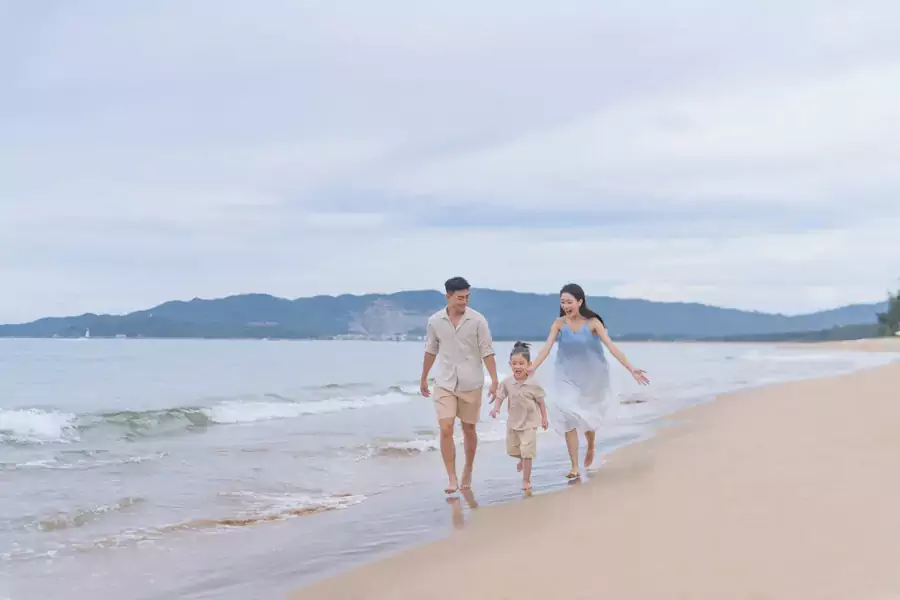 在午后的沙滩上漫步 在午后的沙滩上漫步