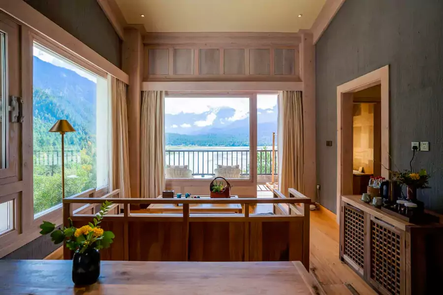 82㎡ 的湖景套房