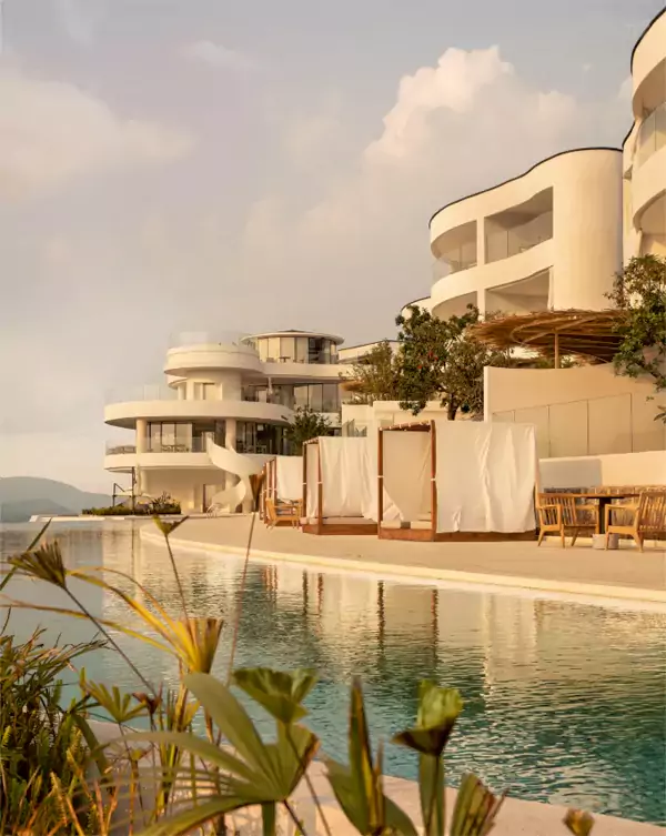 月泊半山・温泉度假酒店地中海风格的纯色外立面 月泊半山・温泉度假酒店地中海风格的纯色外立面