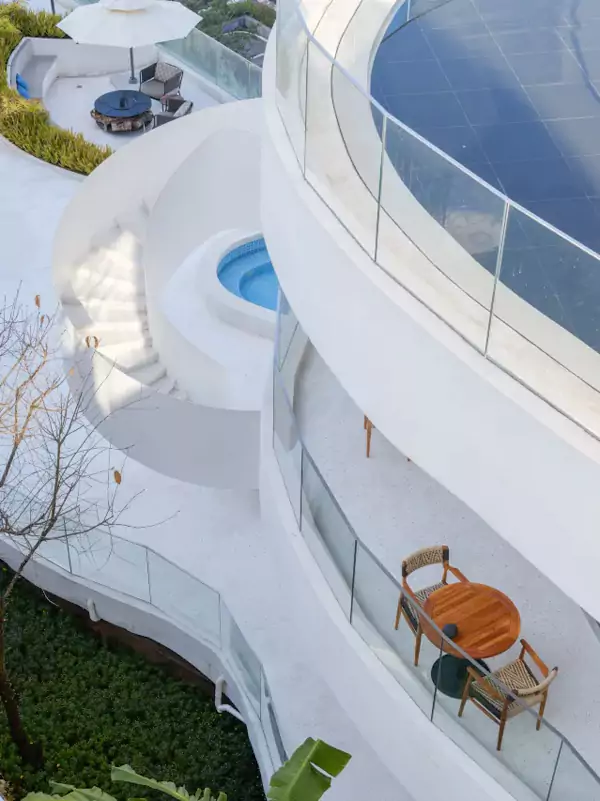 白色网红旋转楼梯 白色网红旋转楼梯