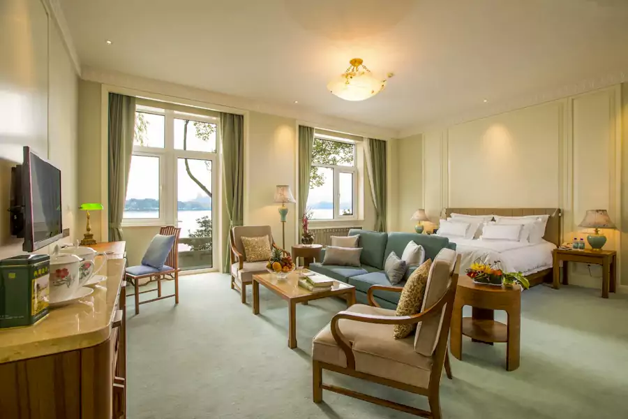 1 号楼老干部气质十足 1 号楼老干部气质十足