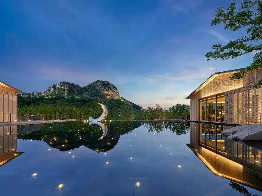 在狮山公园湖畔创造了一个园中之园 在狮山公园湖畔创造了一个园中之园